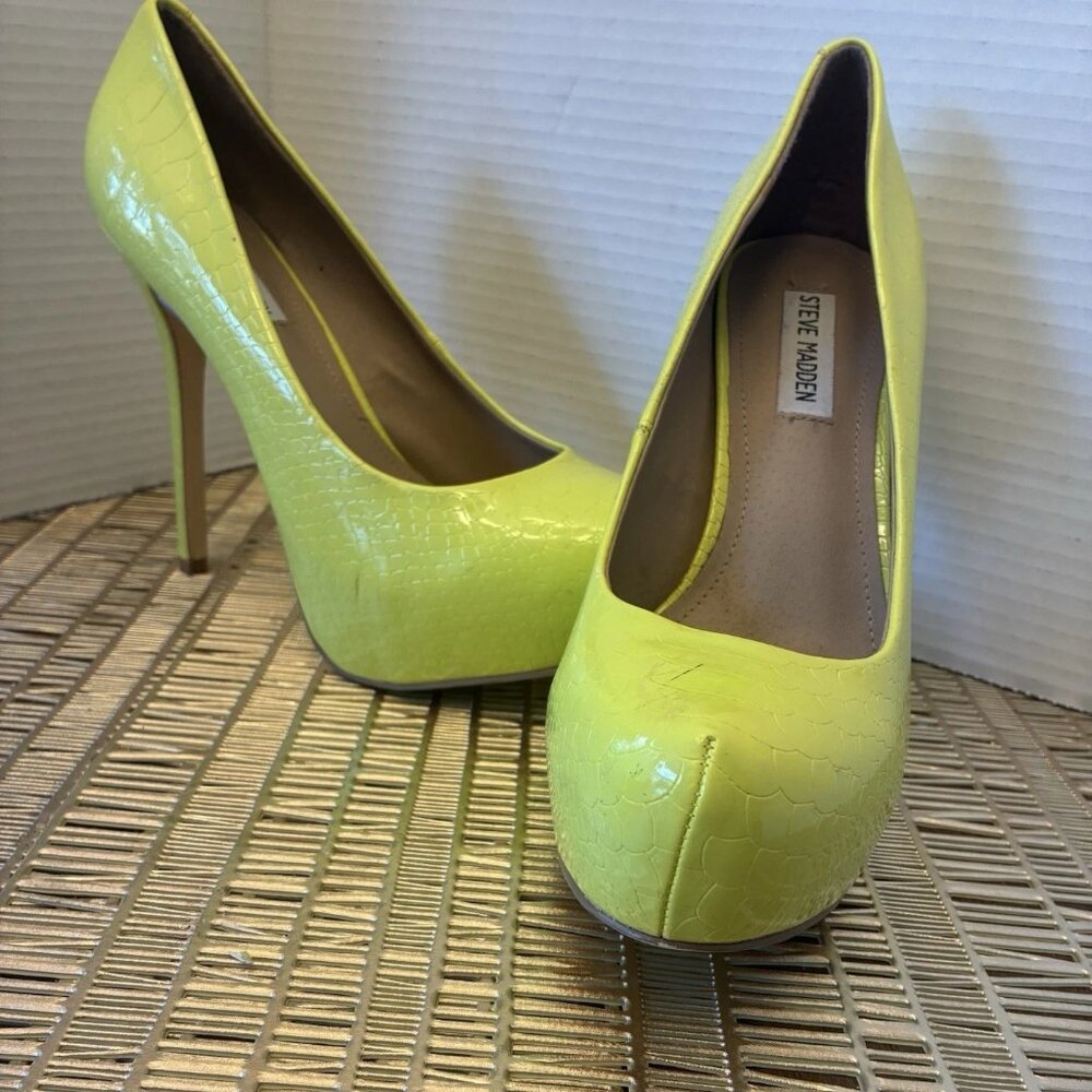 Steve Madden Nala Neon Yellow Snake Platform Heels Pumps - Women’s Size 10